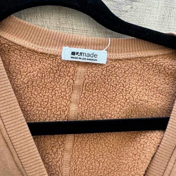 LAmade Nordstrom Women’s Tan Beige Long Sleeve Sweater Fall V Neck Top Blouse XS - Picture 4 of 6